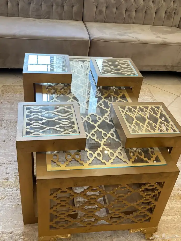 طاولة ضيافه معها 4 طاولات خدمة وطاولتين استقبال 2