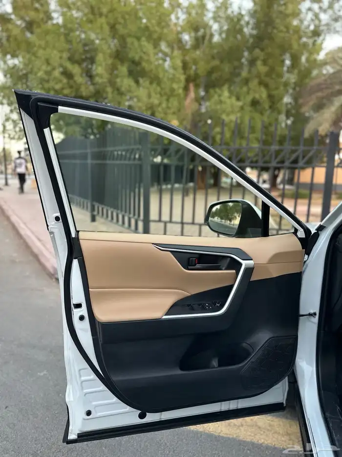 تويوتا راف فور موديل 2023 سعودي ستاندر دبل بنزين 30