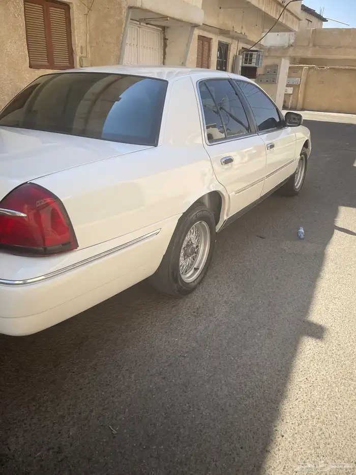 فورد جراند ماركيز 99 قمه في النظافه 2