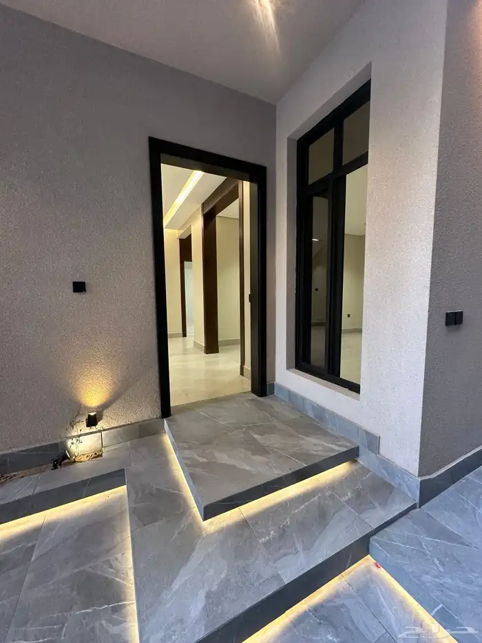 للبيع فيلا مودرن ممتازه قريبه من ممشى الراقى بالخميس 10