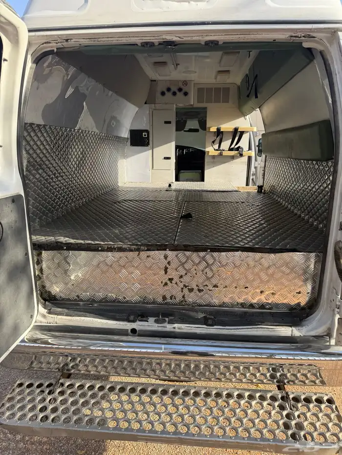 للبيع كرفان فورد ديزل مجهز للبر 8