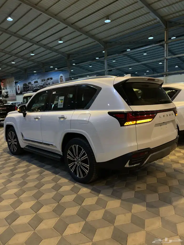 لكزس LX بي بي الساير 2025 متوفر ابيض ورمادي واسود 1