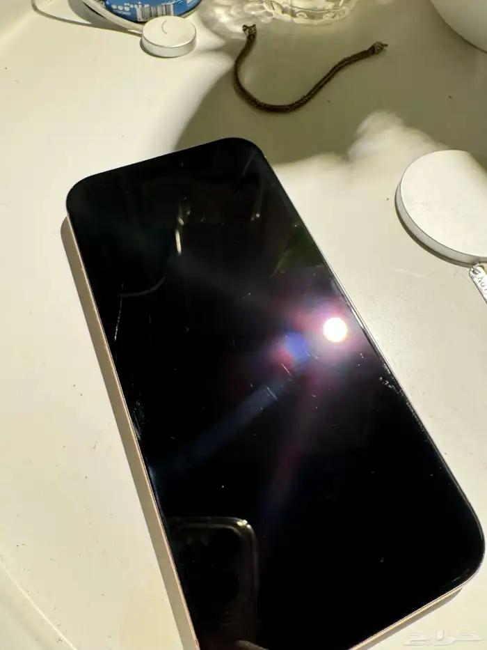 ايفون 16 برو ماكس مكسور خلفية 4