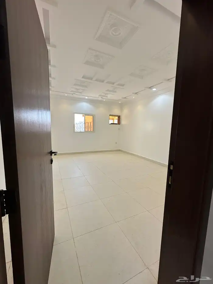 شقة للايجار 6 غرف وصاله و 3 دورات مياه 5