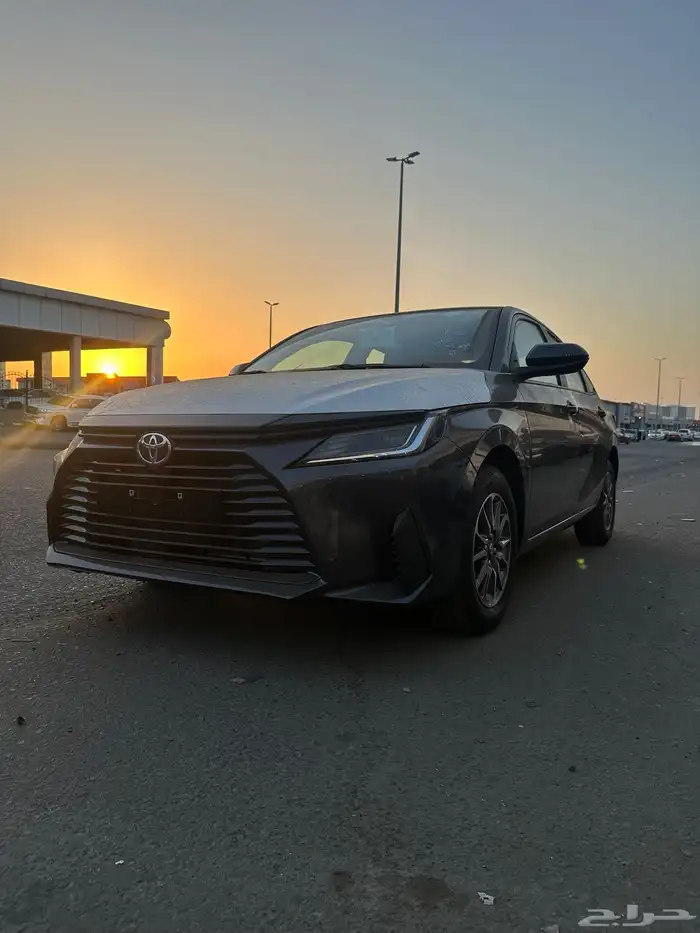 تويوتا يارس استاندر 4 سلندر موديل 2026 لون رمادي 2