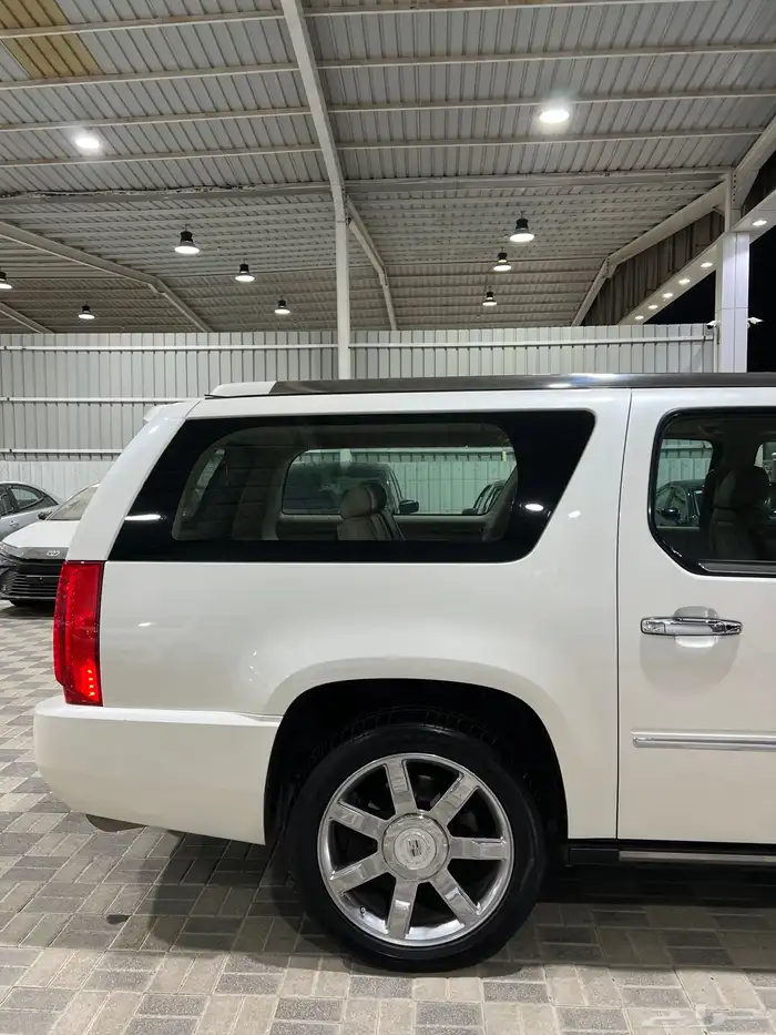 للبيع كاديلاك اسكاليد 2012 نظيف 5