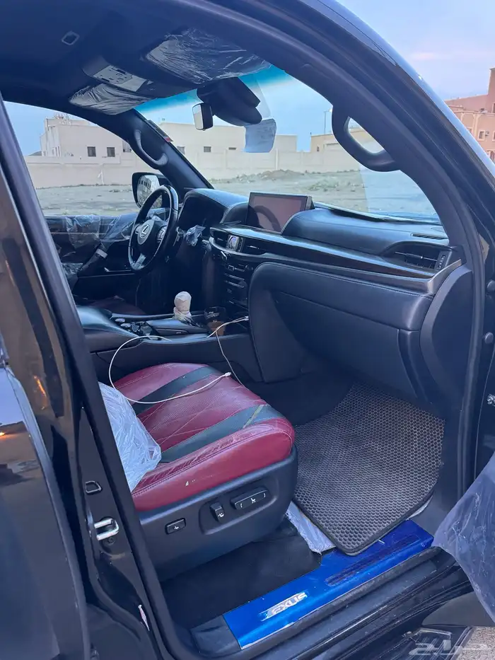 لكزس 2019 بلاك 12