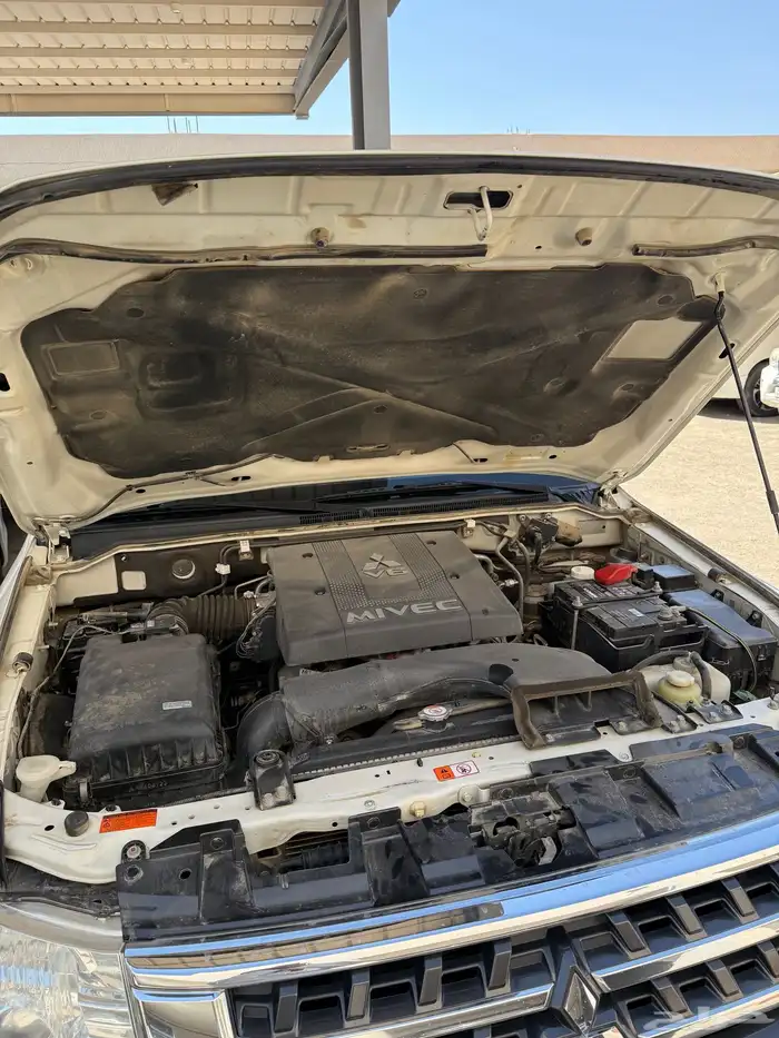 ميتسوبيشي باجيرو ربع 2016 نظيف 8