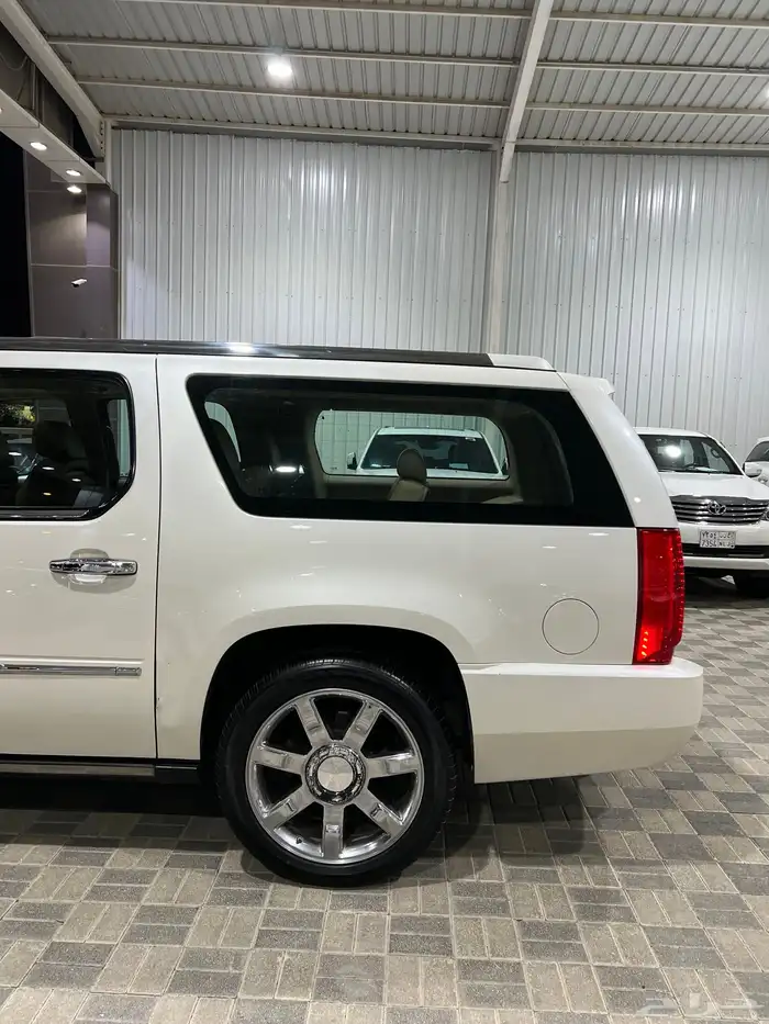 للبيع كاديلاك اسكاليد 2012 نظيف 9