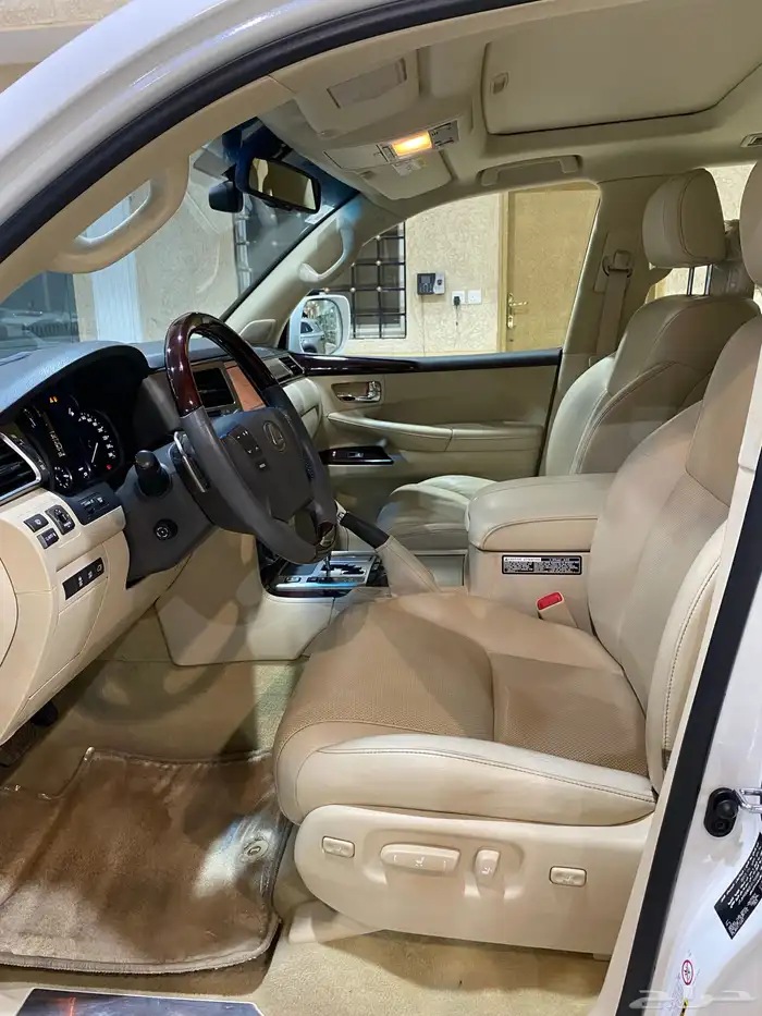 للبيع لكزس LX570 دي دي 2014 عبداللطيف عداد 86 الف 13