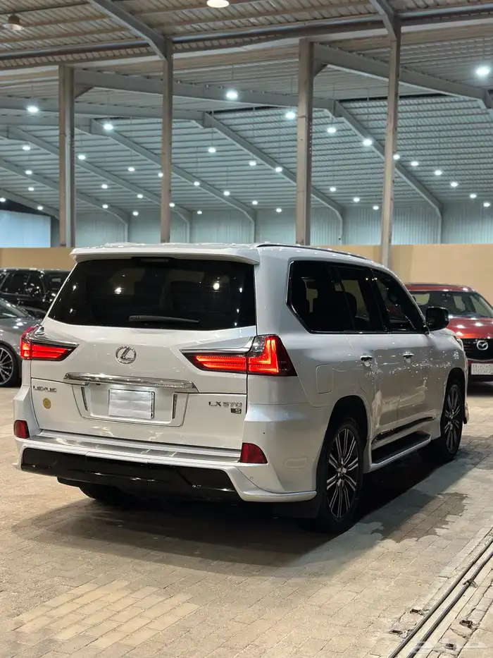 لكزس LX570 موديل 2021 3