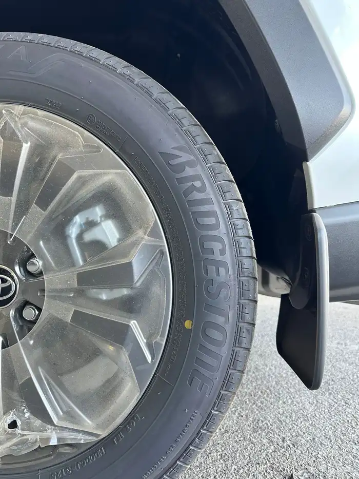 راف فور XLE 2.0 فتحه بصمه دبل موديل 2025 42