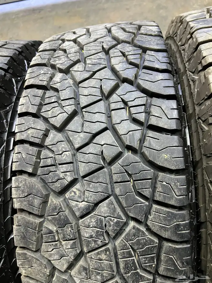 كفرات كومهو ربع حجري مقاس 285 70 17 29