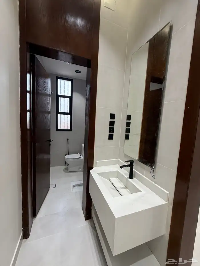 للبيع روف بملحق علوي حي النسيم خميس مشيط 750الف 24