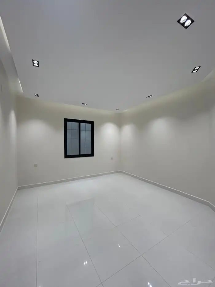 للبيع شقق علوية بسطح خاص بموقع مميز بجوار دوار التحليه 14