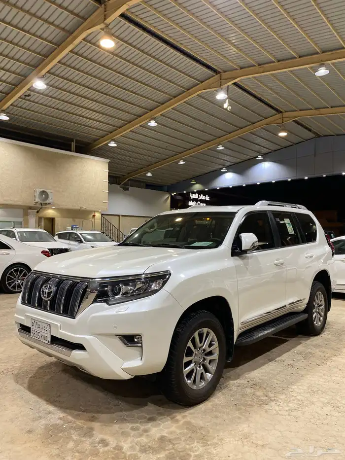 للبيع برادو 2021 فئة VX فل كامل 6 سلندر عبداللطيف عداد 111 0