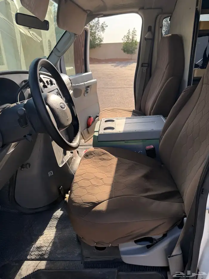 للبيع كرفان فورد ديزل مجهز للبر 2