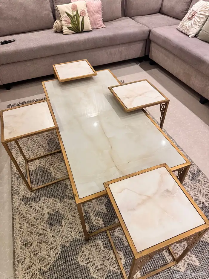 للبيع طاولات 0