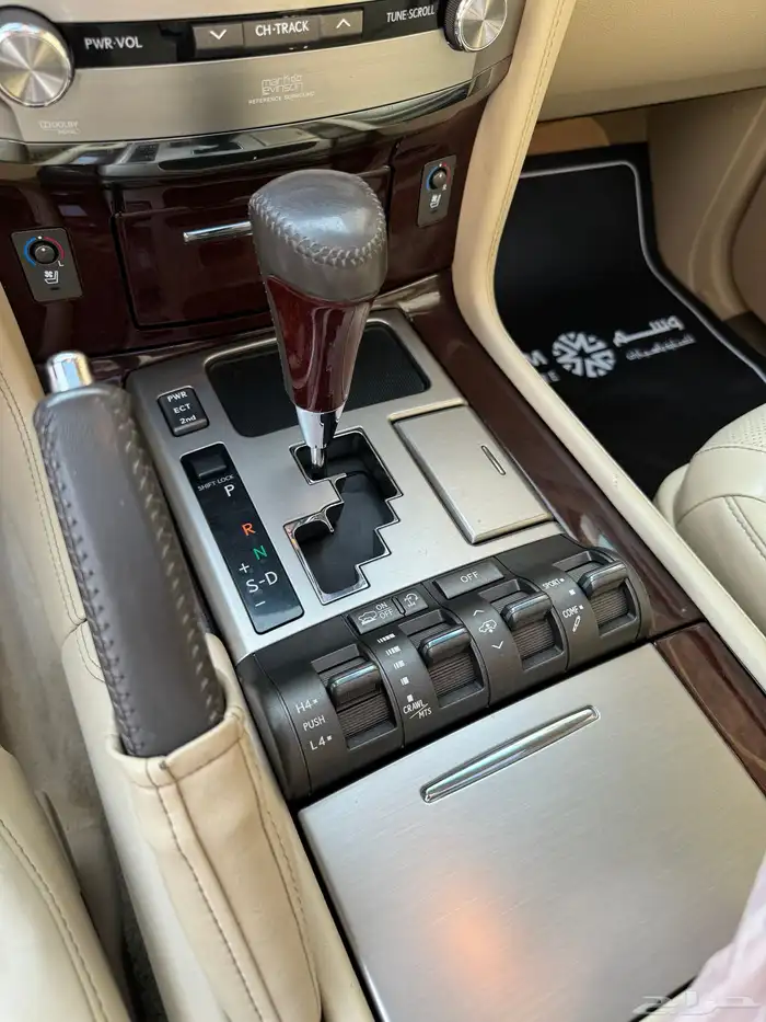 للبيع جيب لكزس LX 570 S 2014 شبه الجديد 45
