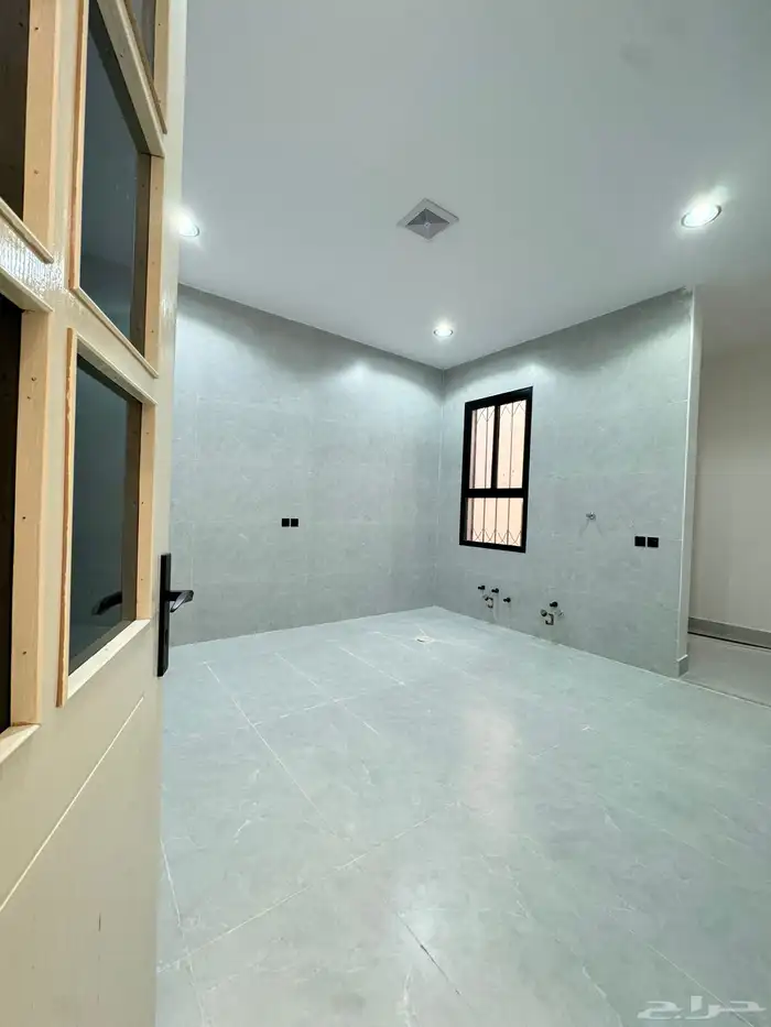 للبيع فله الخرج حي الواحه 6