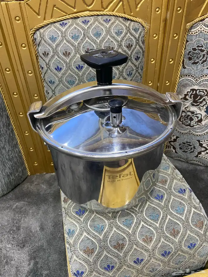 دلة العساف وإبريق وقدر فرنسي 9