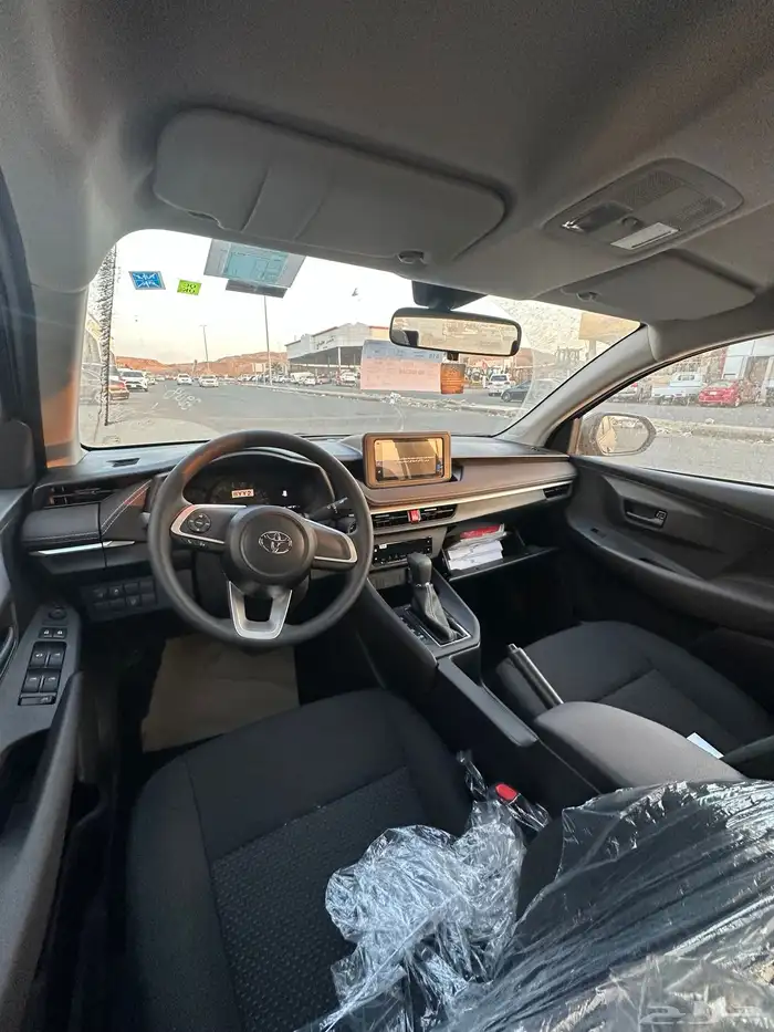 تويوتا يارس استاندر 4 سلندر موديل 2026 لون رمادي 6