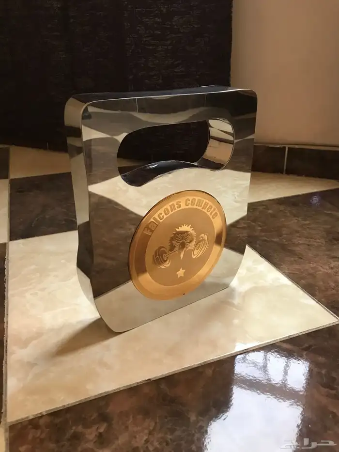 دروع تذكارية ومجسمات وهدايا فاخرة 16