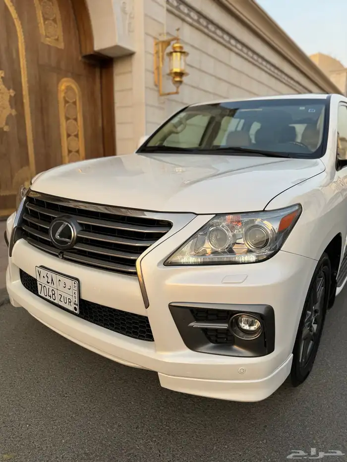 للبيع جيب لكزس LX 570 S 2014 شبه الجديد 9