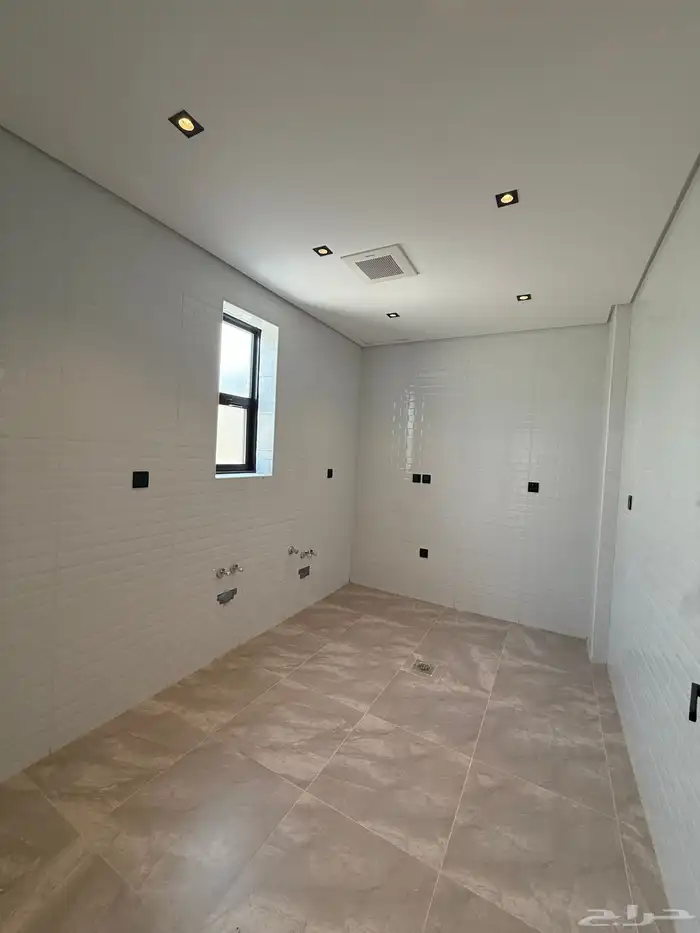 ملحق للبيع تمليك بسطح خاص في بطحاء قريش بتشطيبات مودرن فاخر 4