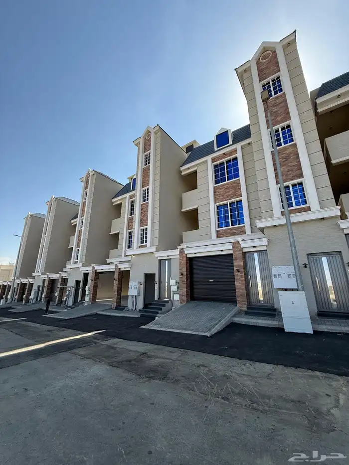 للبيع شقق علوية بسطح خاص بموقع مميز بجوار دوار التحليه 1