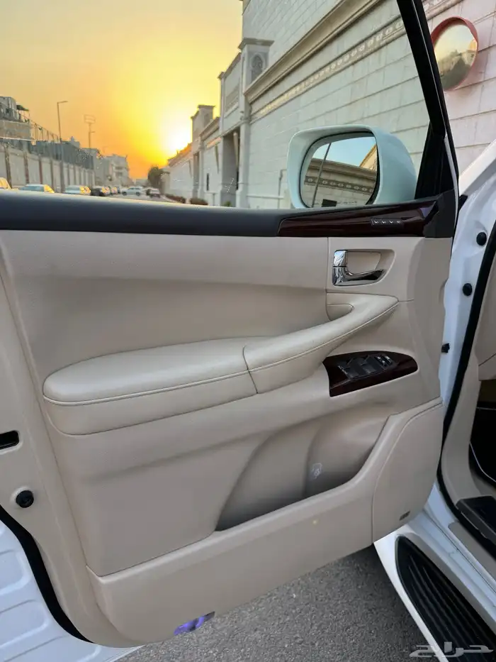 للبيع جيب لكزس LX 570 S 2014 شبه الجديد 37
