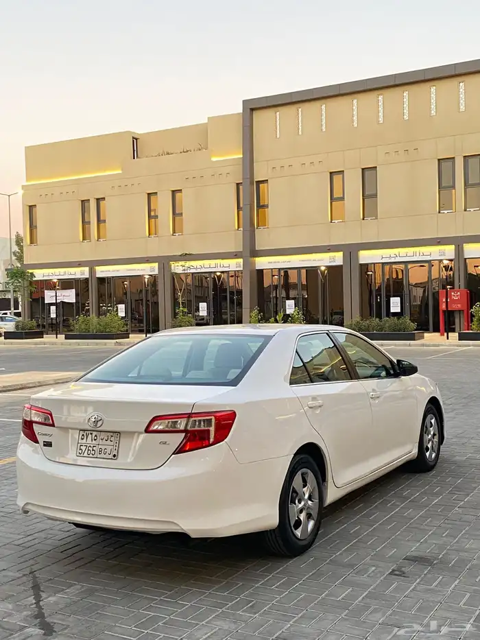 تويوتا كامري 2015 عداد قليل نظيف جدا 3
