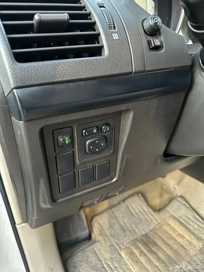 جيب برادو تويوتا TXL 2011 مخزن بحالة الوكالة 35