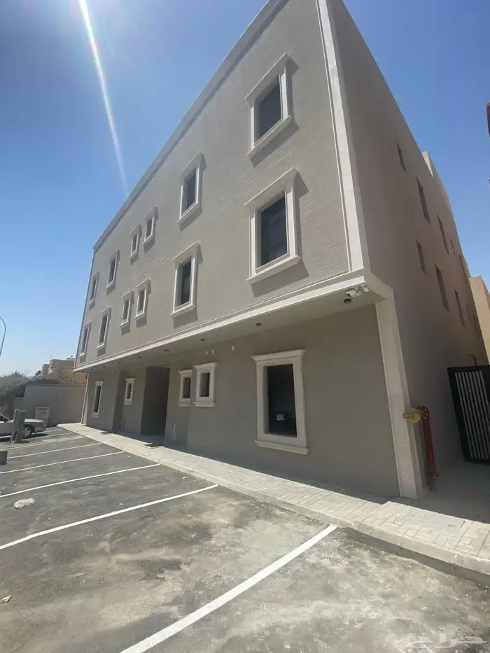 للبيع عماره استثماره بحي الضباط 1