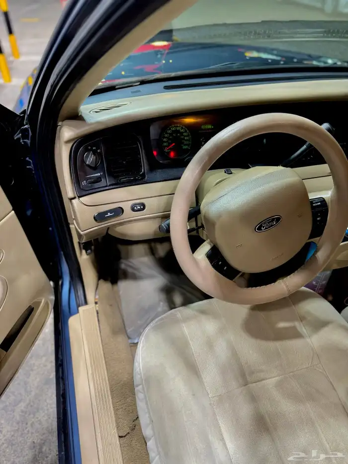 فورد فكتوريا بوليسي 2010 11