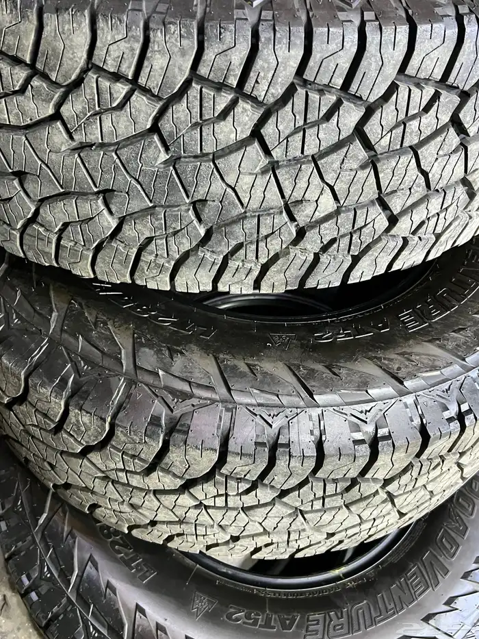 كفرات كومهو ربع حجري مقاس 285 70 17 27