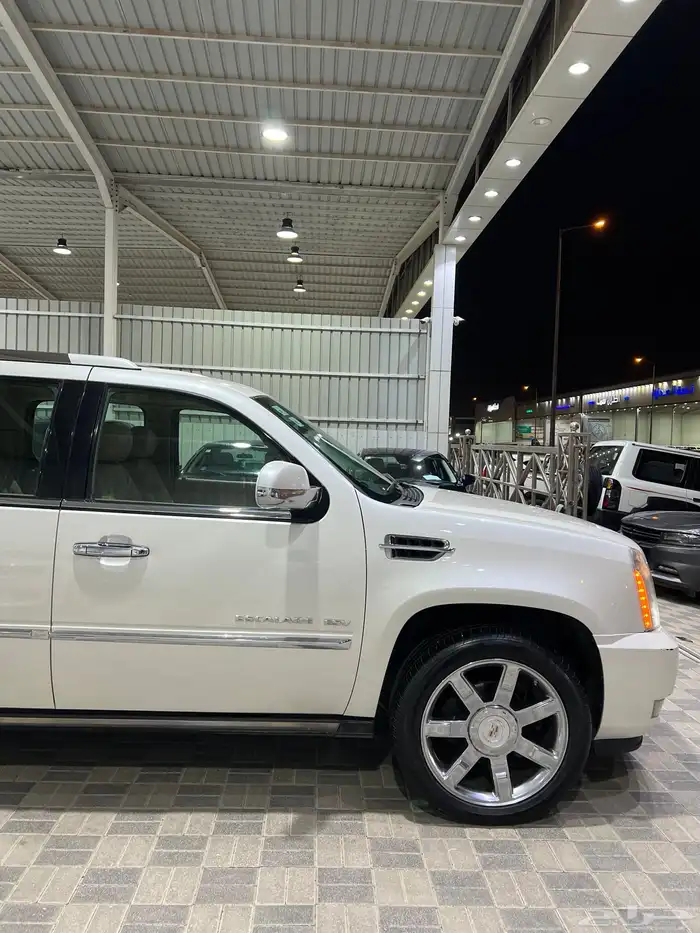 للبيع كاديلاك اسكاليد 2012 نظيف 2