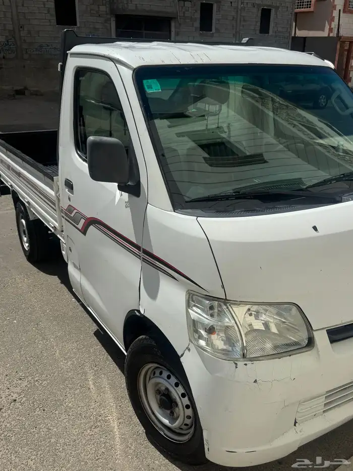 الطائف الحلقه الشرقيه خلف نادي عكاظ دباب داهاتسو 2013 5