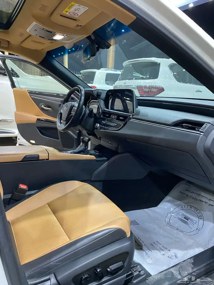 للبيع لكزس ES300 هايبرد 2023 عبداللطيف عداد 133 الف 14