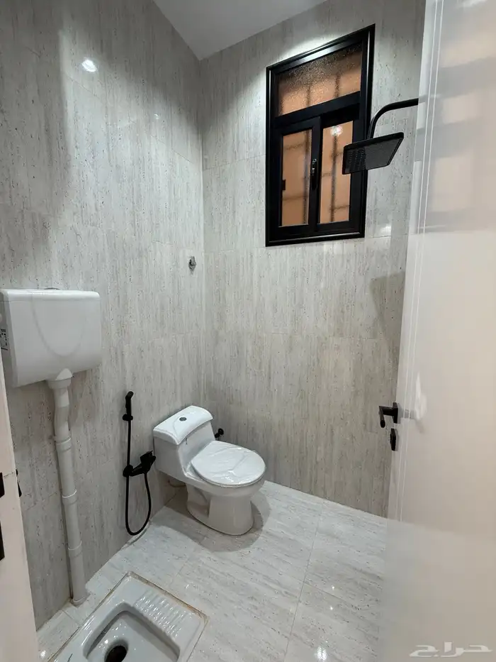 للبيع ارواف علويه بمداخل مستقل تماما حي الراقي وسط الخدمات 9