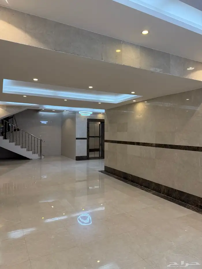 شقة للإيجار 3 غرف وصالة مدخلين حي النزهة جدة 0