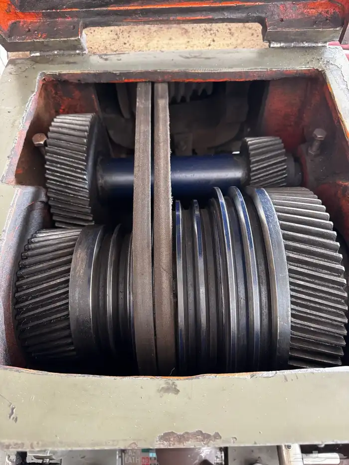 مكينة خراطة 2 متر الباكستانيه مع المعددات و اكسوارات كامله 7