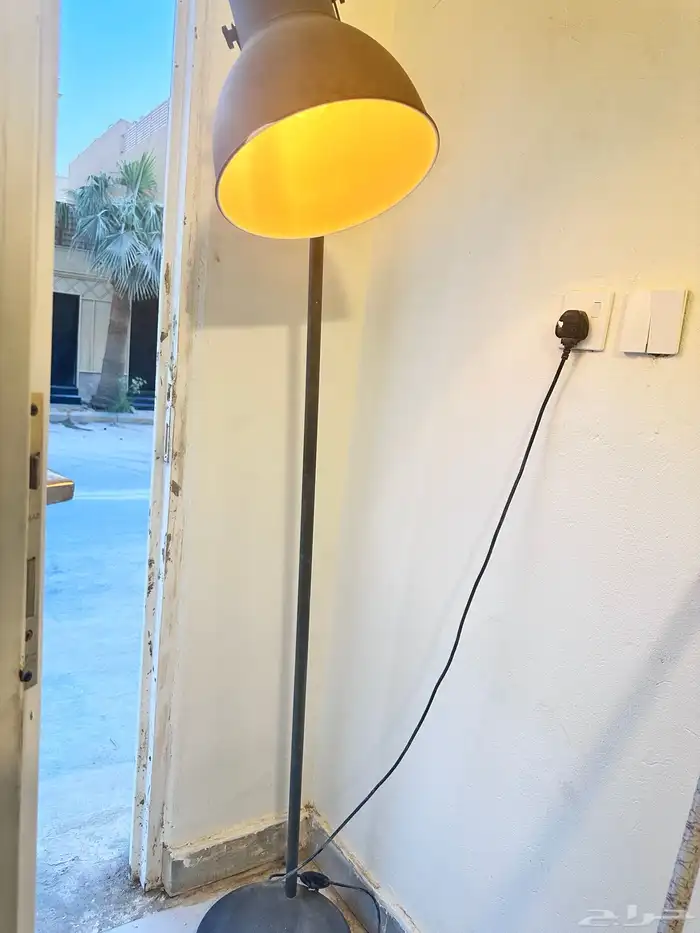 مصباح الكهربائي إلا رضي 200 0