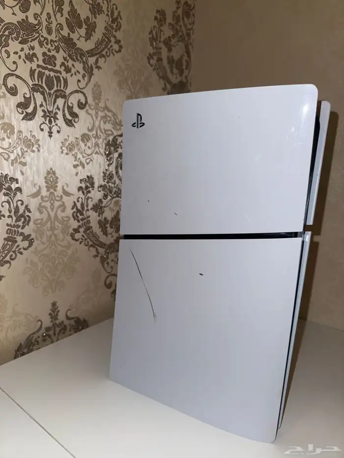 سوني فايف سلم في بعض الخدوش الصغير لاكن ما تاثر ماله5 شهور 2