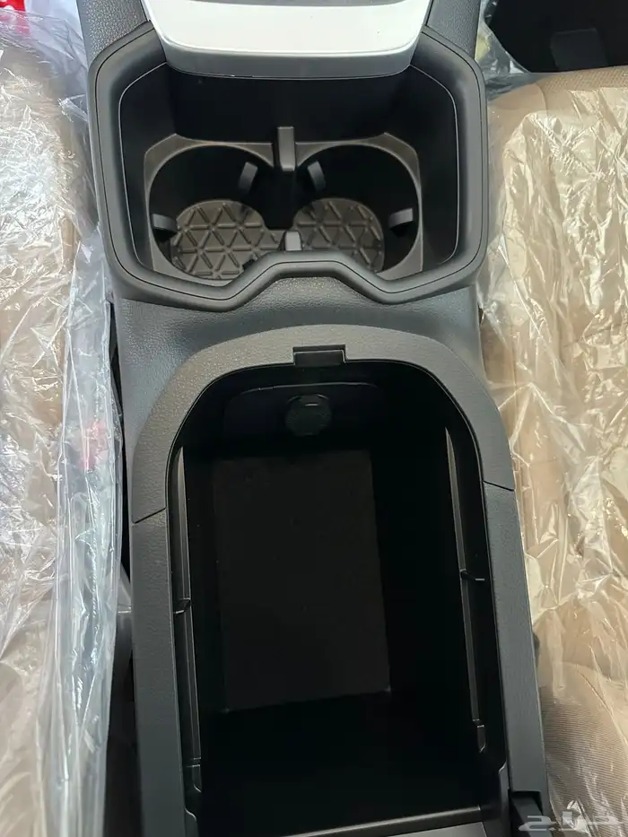 راف فور XLE 2.0 فتحه بصمه دبل موديل 2025 19