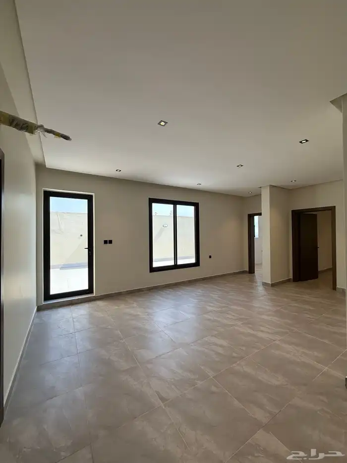 ملحق للبيع تمليك بسطح خاص في بطحاء قريش بتشطيبات مودرن فاخر 1