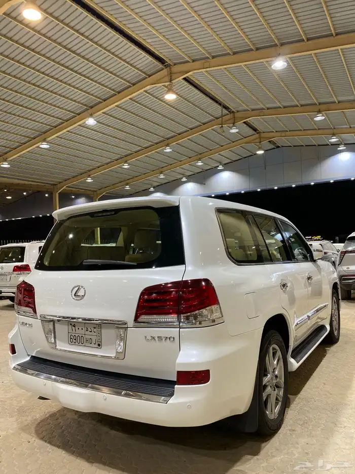 للبيع لكزس LX570 دي دي 2014 عبداللطيف عداد 86 الف 8
