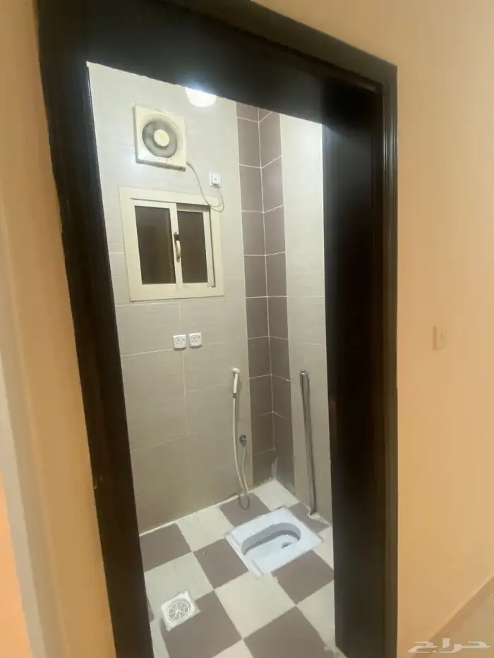 شقه للايجار بحي الصالحيه 9