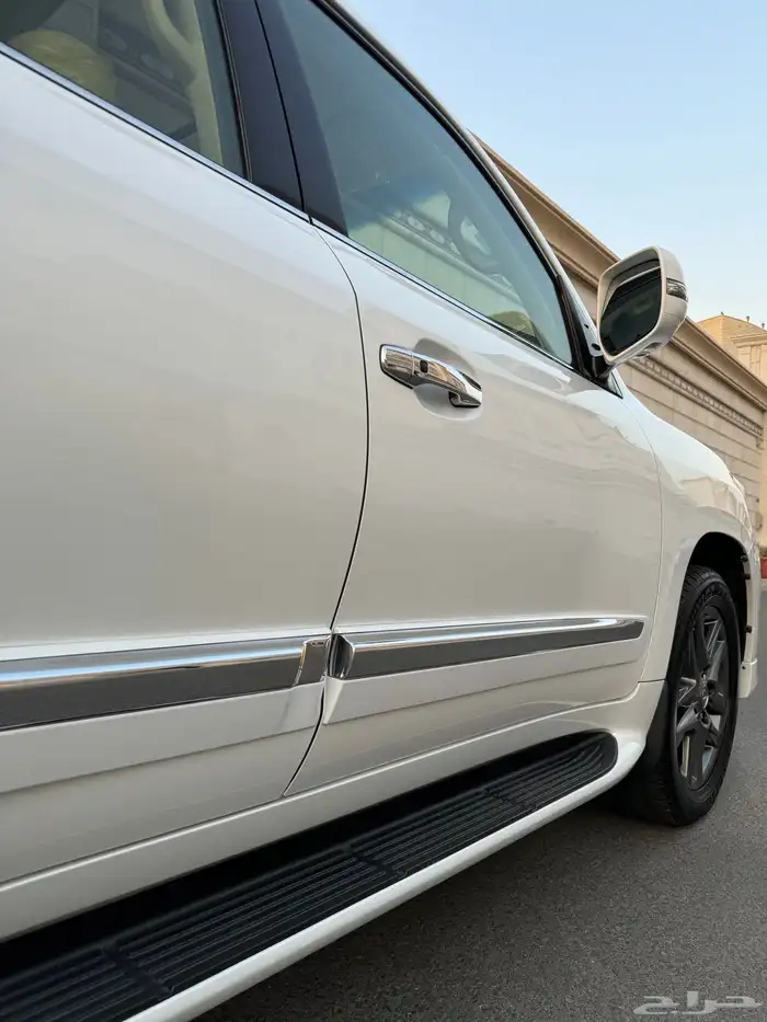 للبيع جيب لكزس LX 570 S 2014 شبه الجديد 29