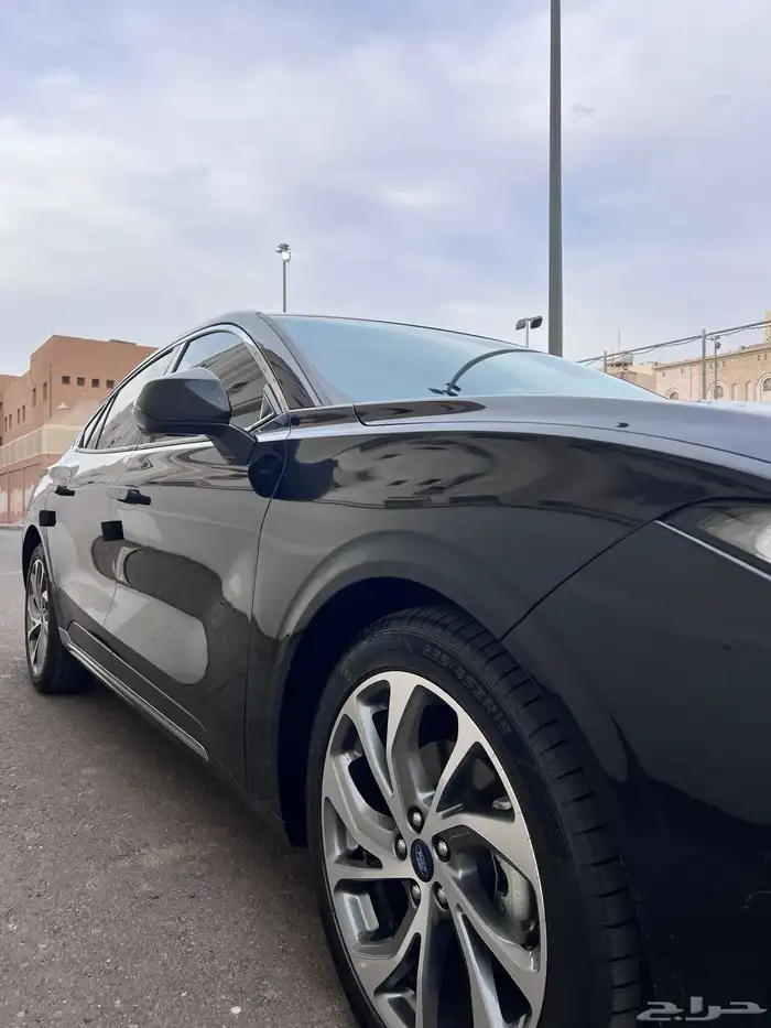 فورد تورس تيتانيوم فل كامل 2023 8